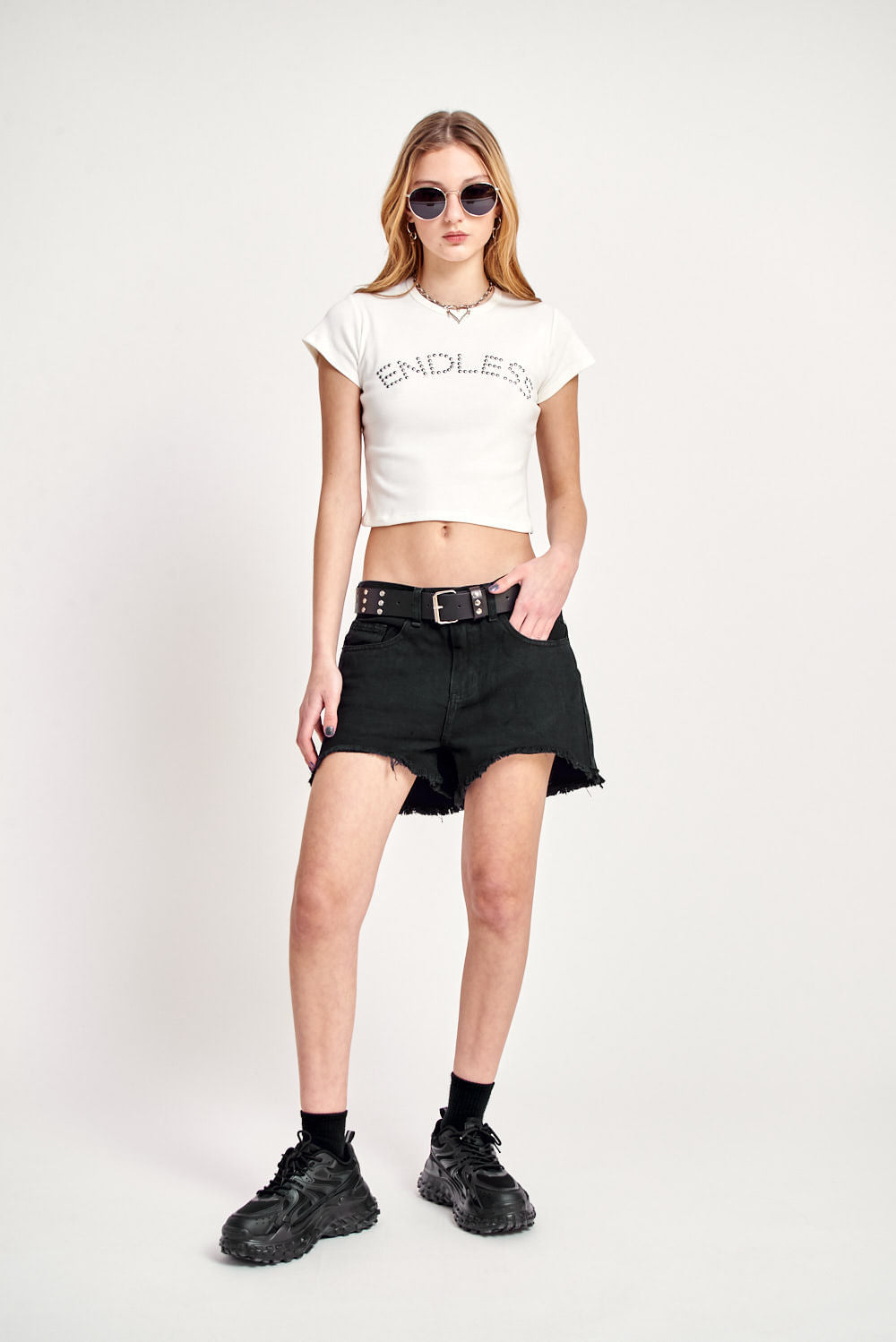 SHORT BLACK ROSES