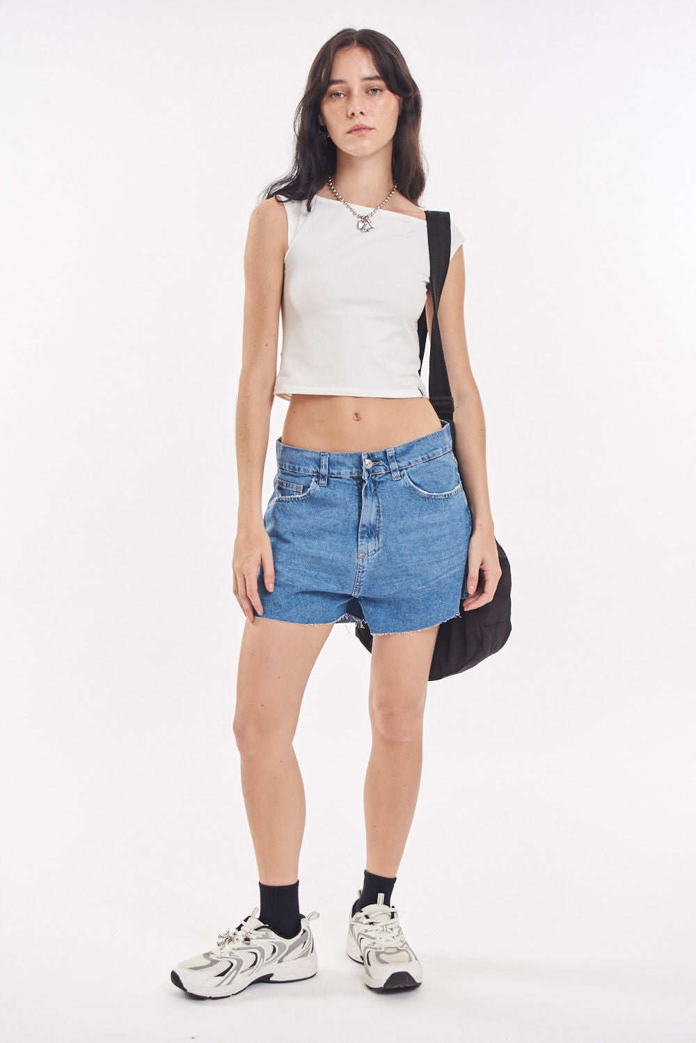 SHORT BOY RELAX PEOPLE